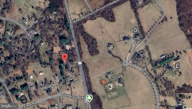 a view of entryway with a flower pot