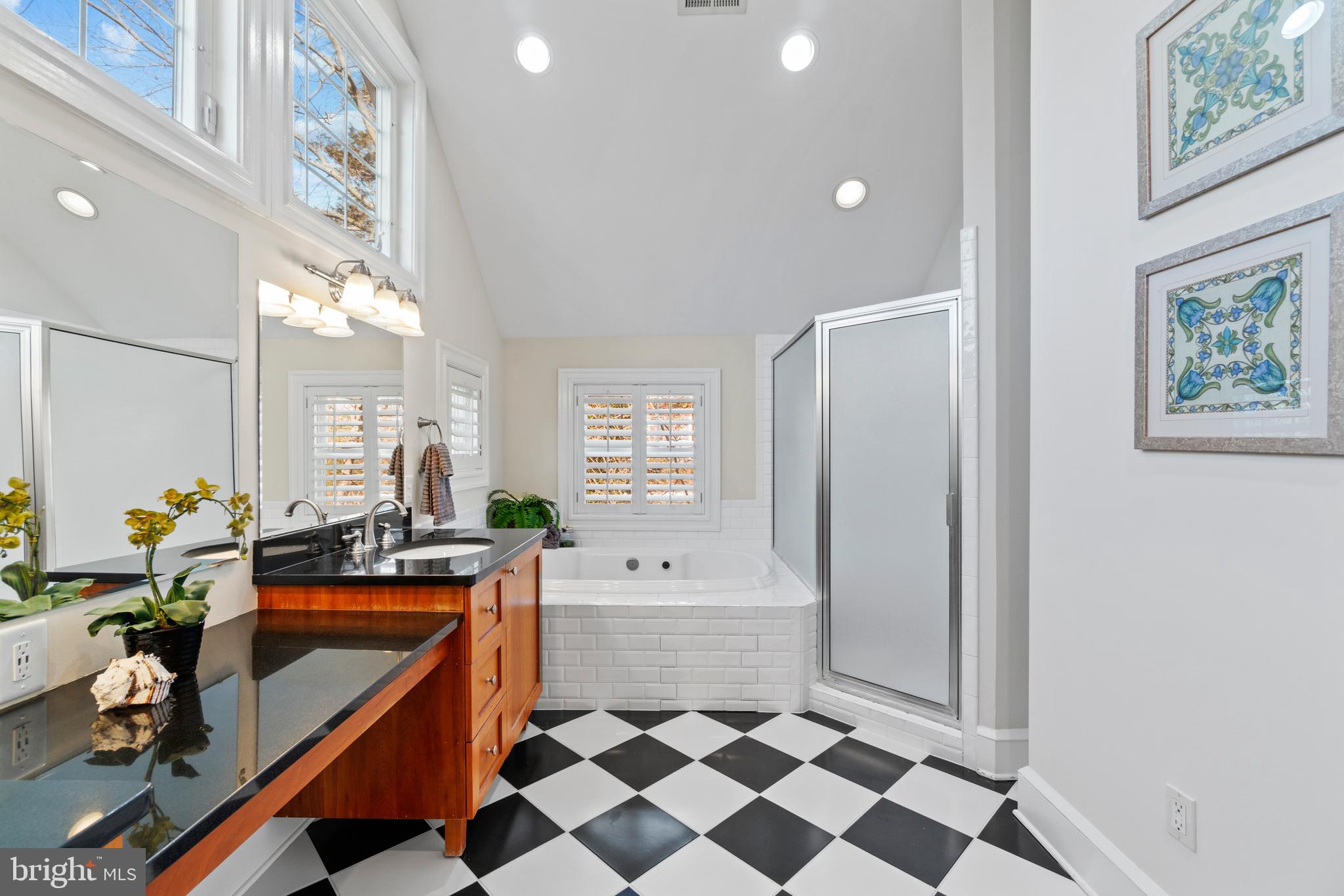 3001 2nd Road North Arlington, VA 22201 - Photo 19 of 36 Upstairs master bathroom