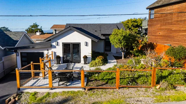 a view of a house with backyard and sitting area
