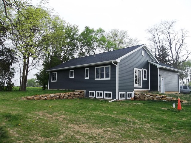 30793 Genesee Road Sterling, IL 61081 - Photo 2 of 20