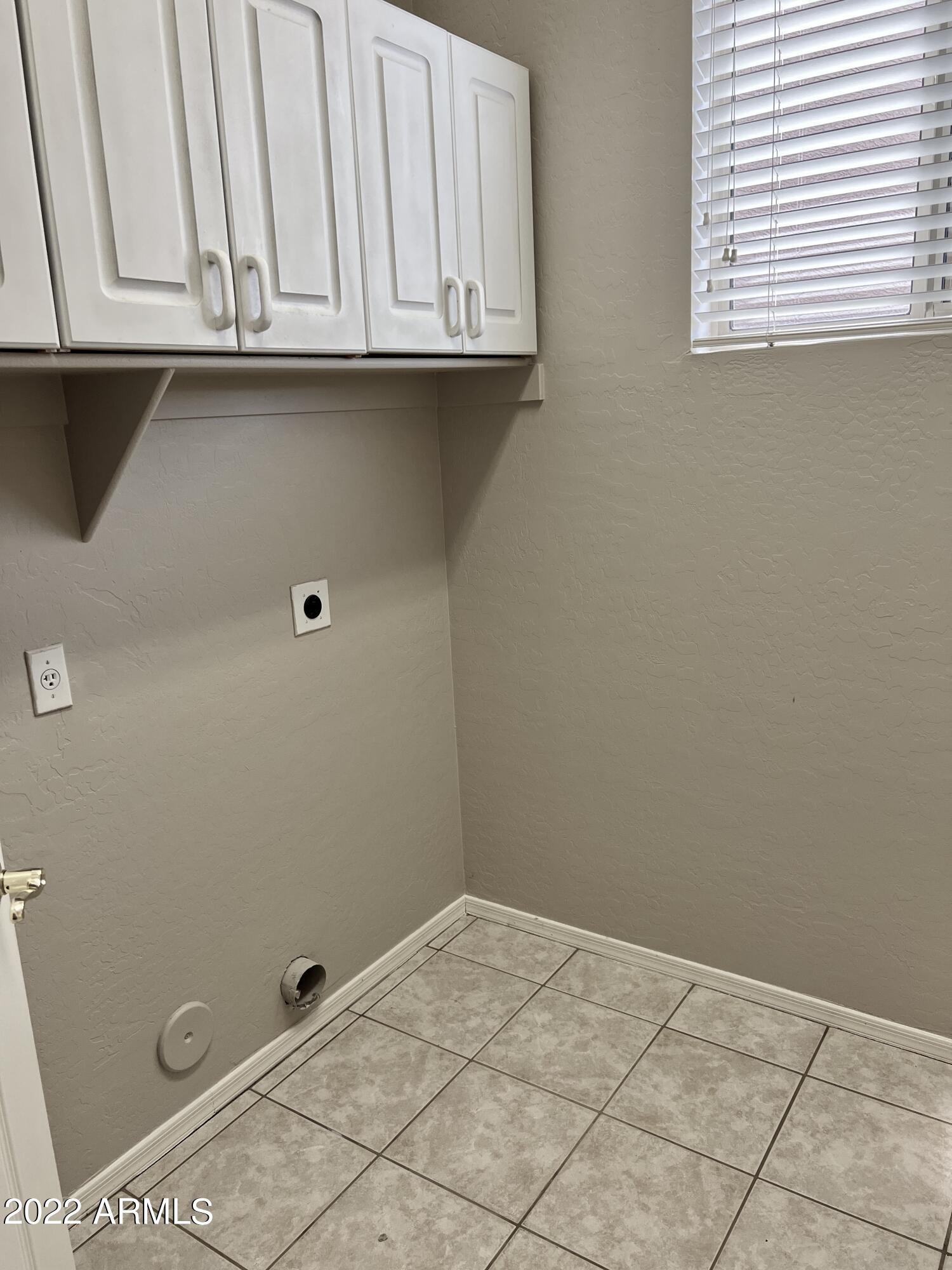 299 West Merrill Avenue Gilbert, AZ 85233 - Photo 14 of 18 a view of an empty room