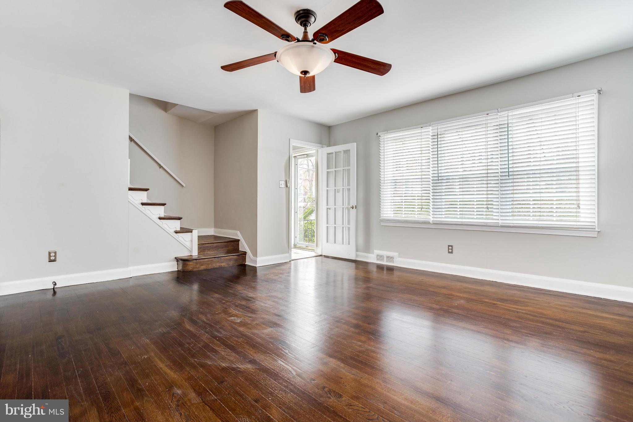 8123 Clyde Bank Road Baltimore, MD 21286 - Photo 5 of 30 Living Room