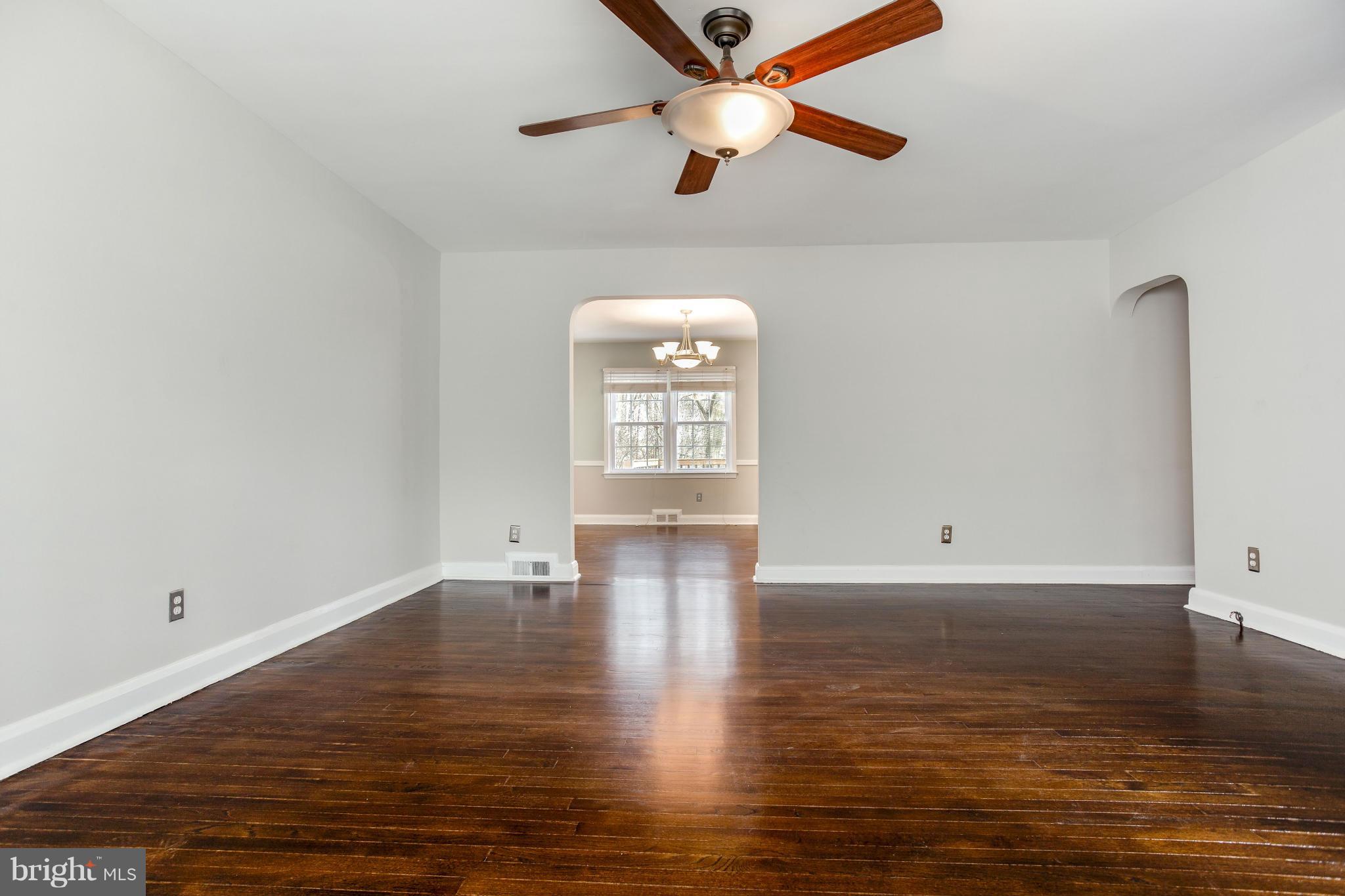 8123 Clyde Bank Road Baltimore, MD 21286 - Photo 6 of 30 Living Room