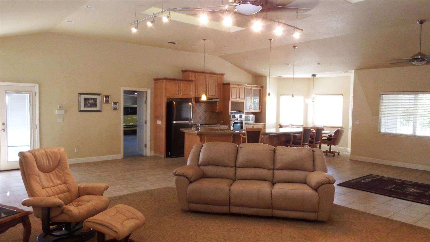 1377 1st Street Clovis, CA 93612 - Photo 7 of 14