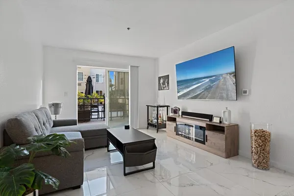 $3,200 | 1970 Columbia Street, Unit 203, San Diego, CA 92101