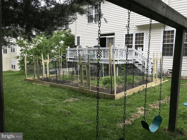 a view of a house with backyard and porch
