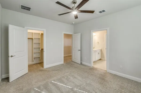 a view of empty room with ceiling fan