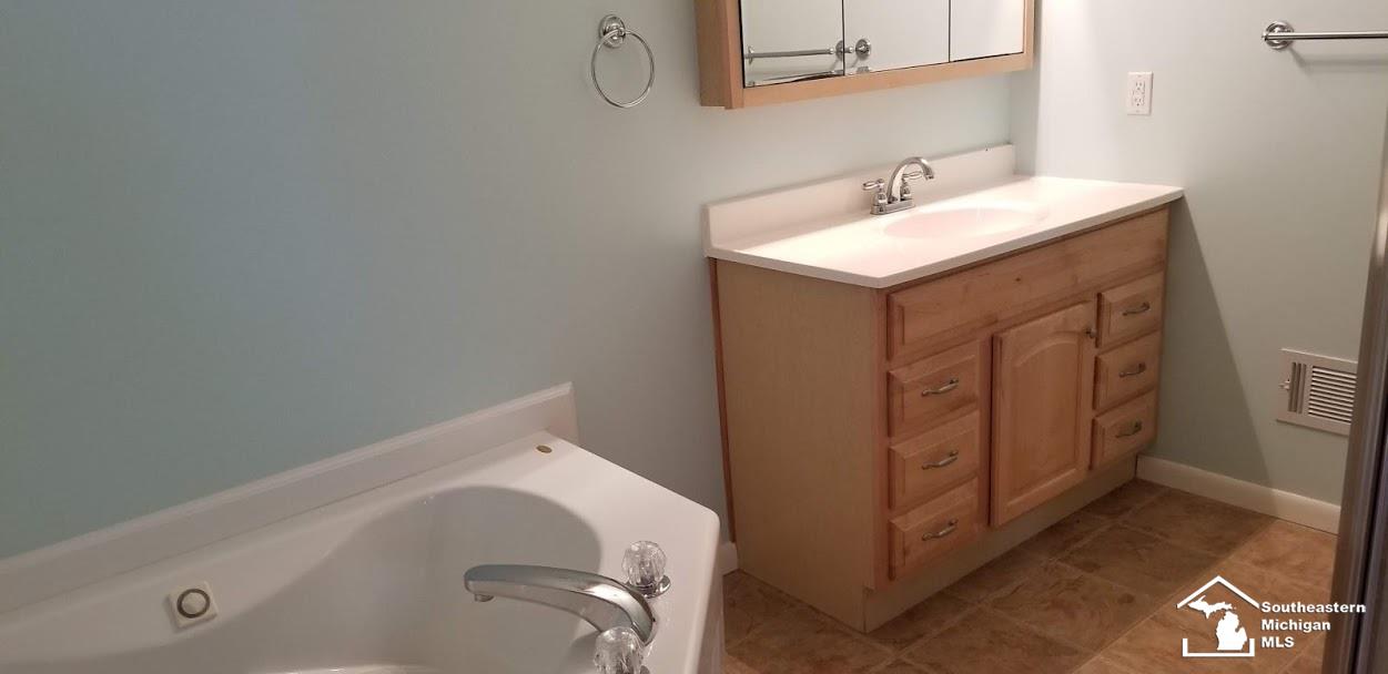 5922 Leroux Road Newport, MI 48166 - Photo 7 of 23 Master Bathroom with Whirlpool Tub / Separate Shower Stall / Toilet / Vanity