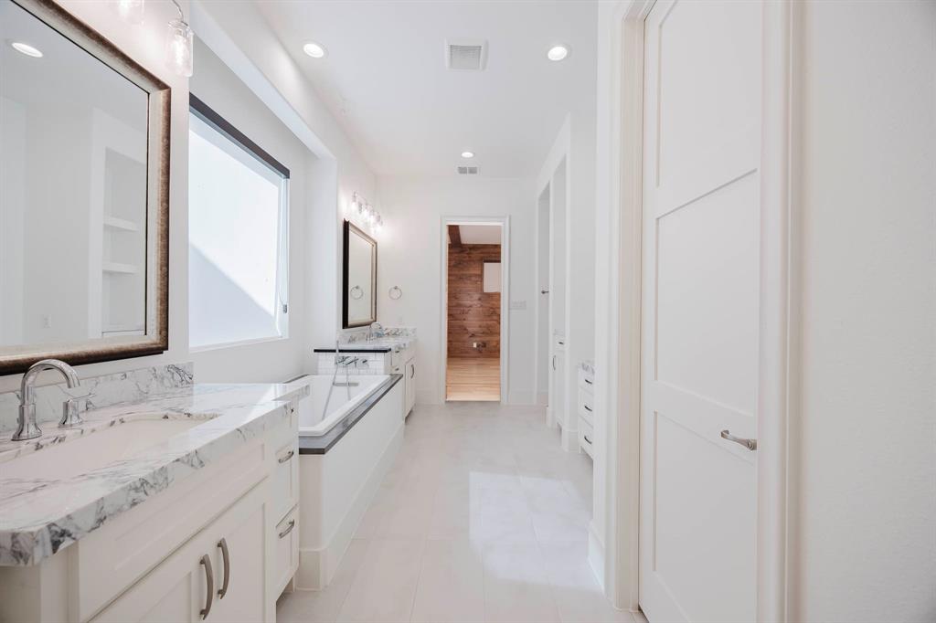 2081 Holt Way Grapevine, TX 76051 - Photo 20 of 40 a spacious bathroom with a double vanity sink and mirror