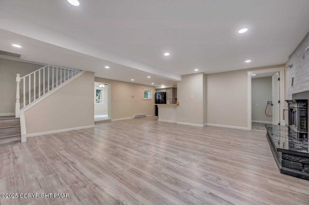2128 Faratol Road East Stroudsburg, PA 18302 - Photo 21 of 85 Living room