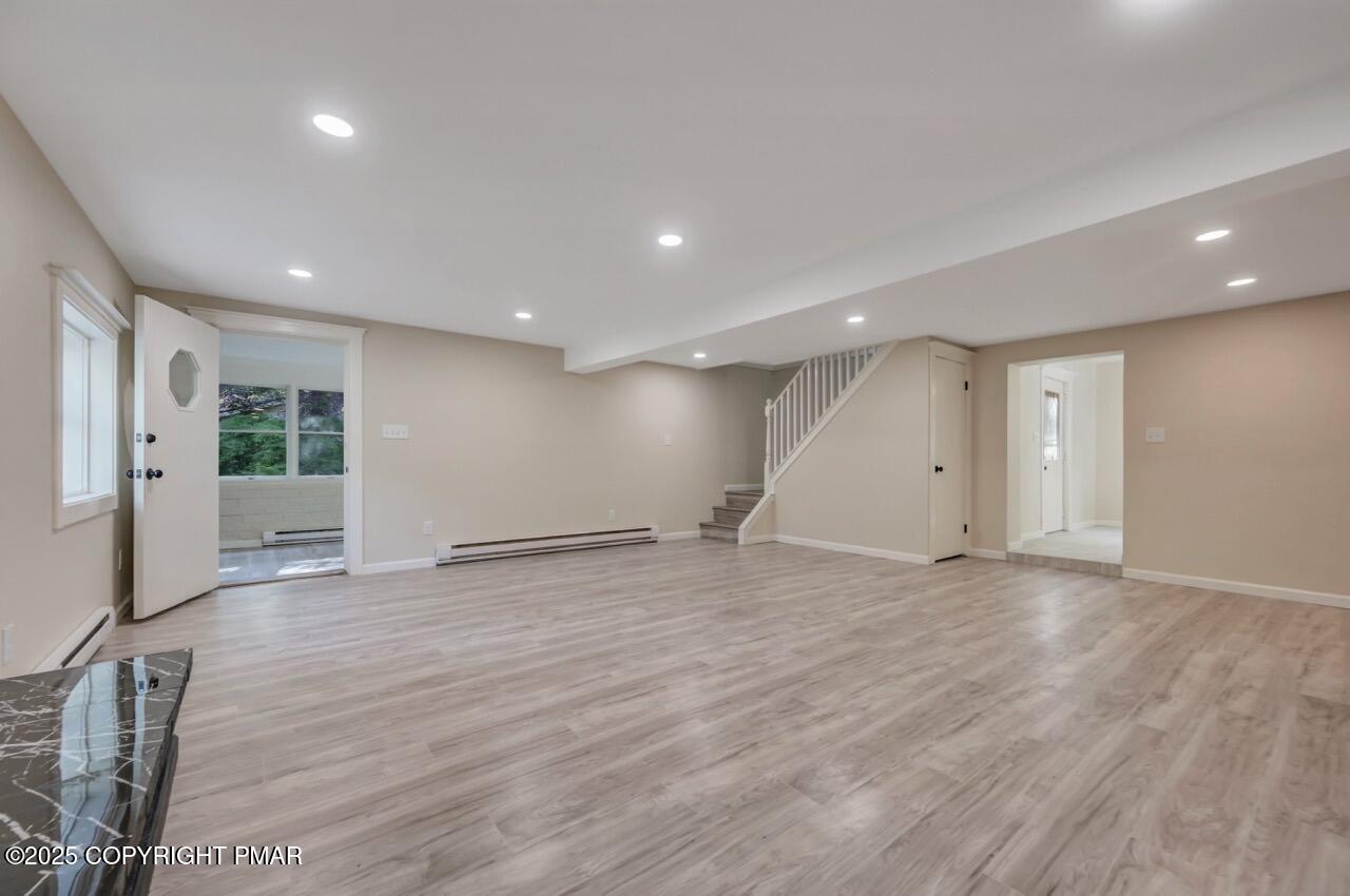 2128 Faratol Road East Stroudsburg, PA 18302 - Photo 22 of 85 Living room