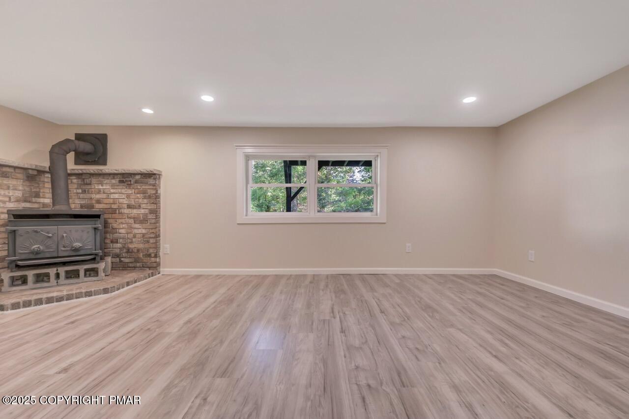 2128 Faratol Road East Stroudsburg, PA 18302 - Photo 54 of 85 Family room (apt.)