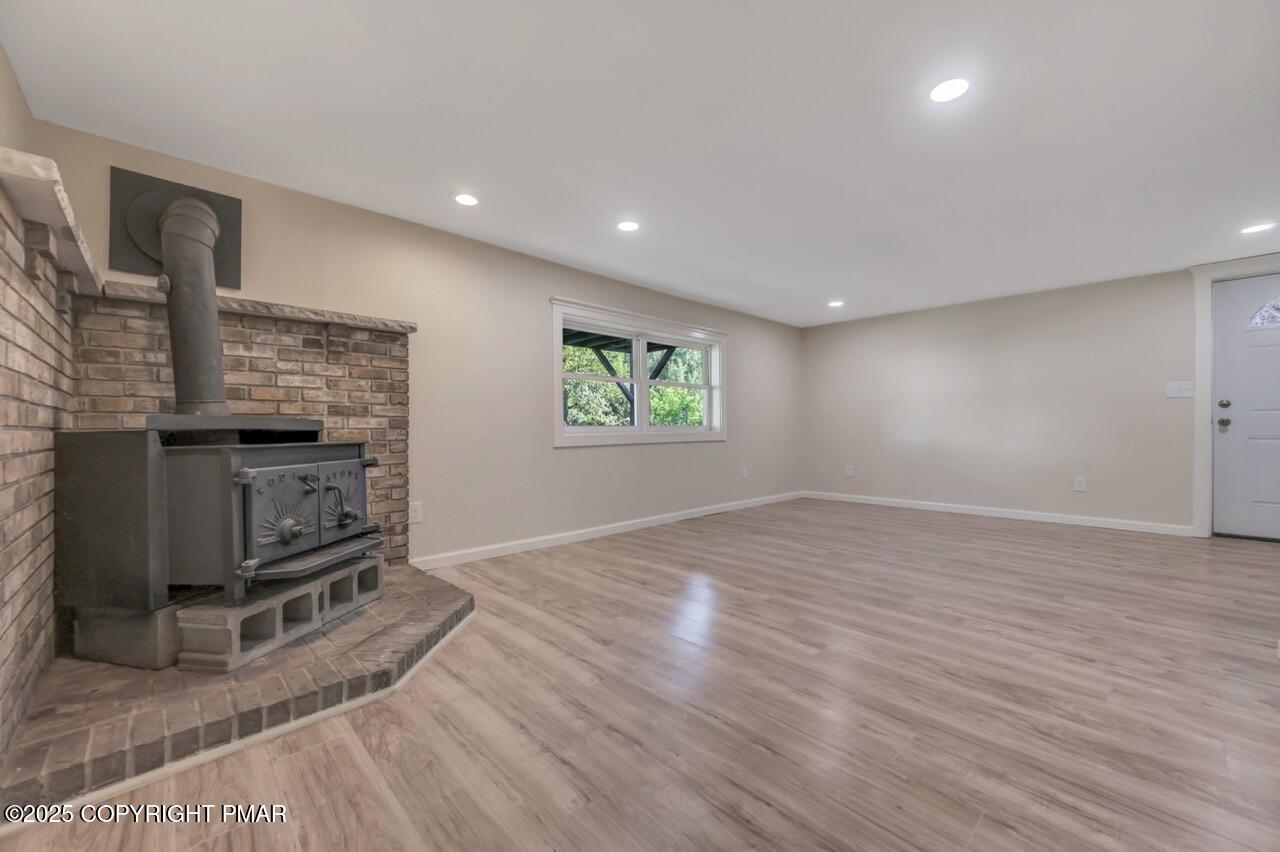 2128 Faratol Road East Stroudsburg, PA 18302 - Photo 55 of 85 Family room (apt.)