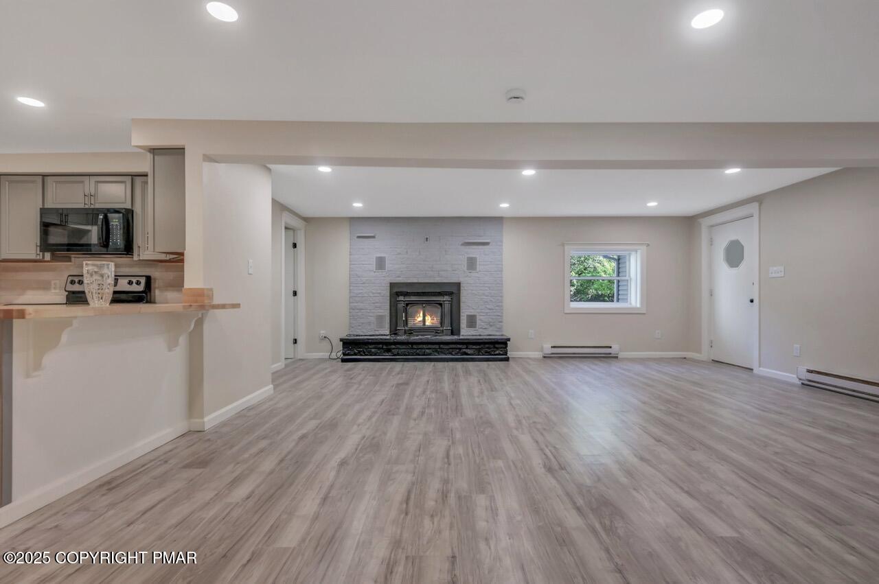 2128 Faratol Road East Stroudsburg, PA 18302 - Photo 8 of 85 Living room