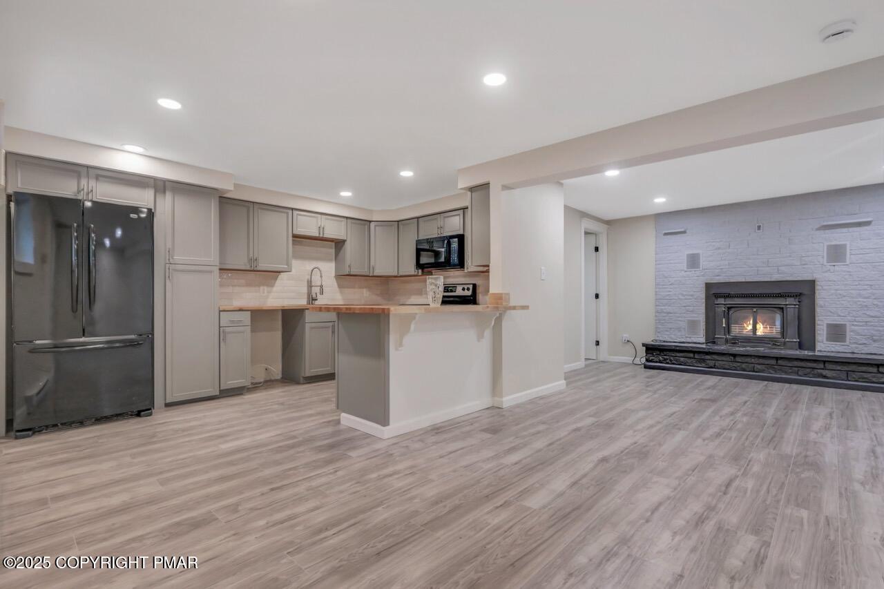 2128 Faratol Road East Stroudsburg, PA 18302 - Photo 9 of 85 Kitchen/living room