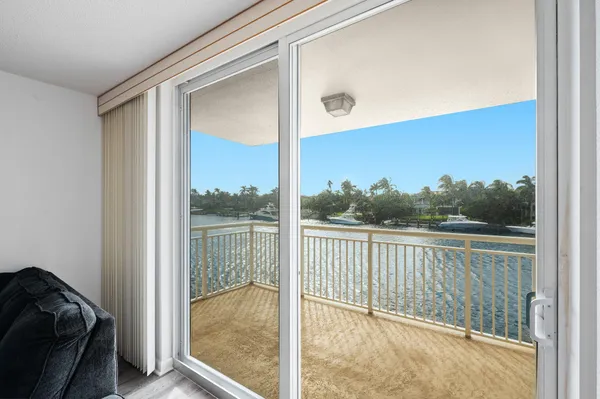 $479,000 | 1050 Hillsboro Mile, Unit 203W, Hillsboro Beach, FL 33064