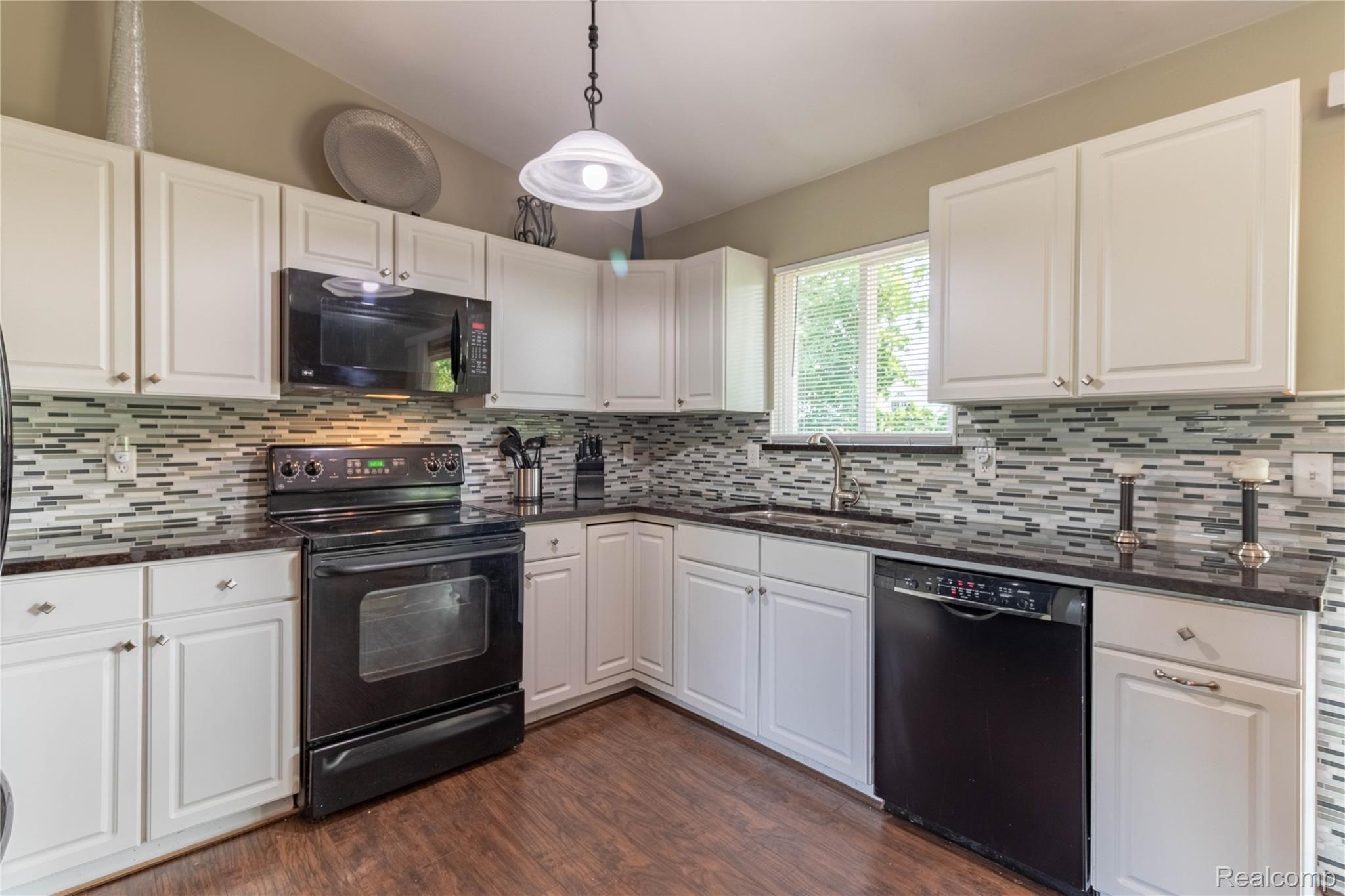 646 Decker Road Walled Lake, MI 48390 - Photo 4 of 39 10.Kitchen