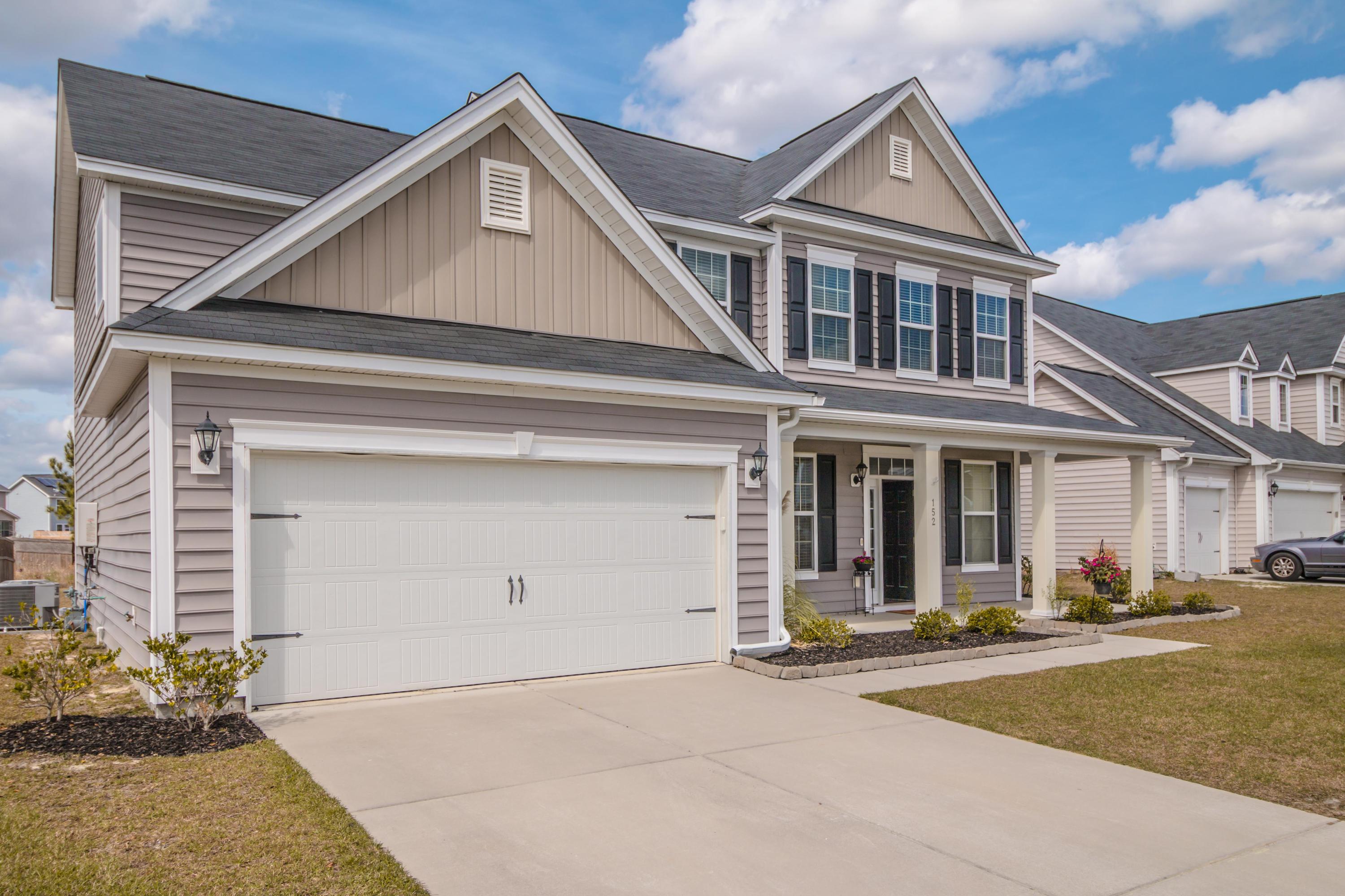 152 Royal Star Road Summerville, SC 29486 - Photo 3 of 34 BEAUTIFUL CURB APPEAL