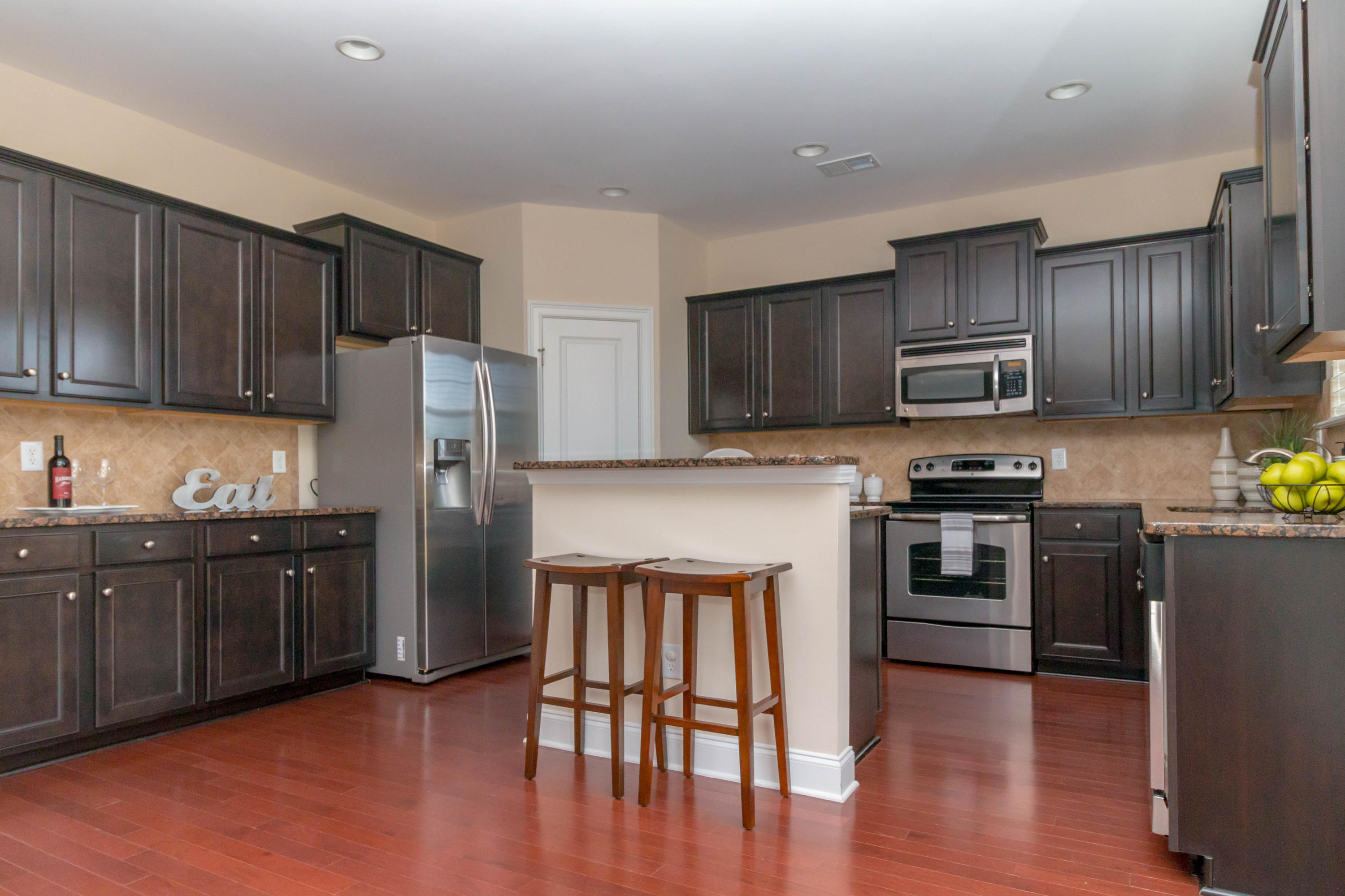 152 Royal Star Road Summerville, SC 29486 - Photo 6 of 34 SPACIOUS KITCHEN