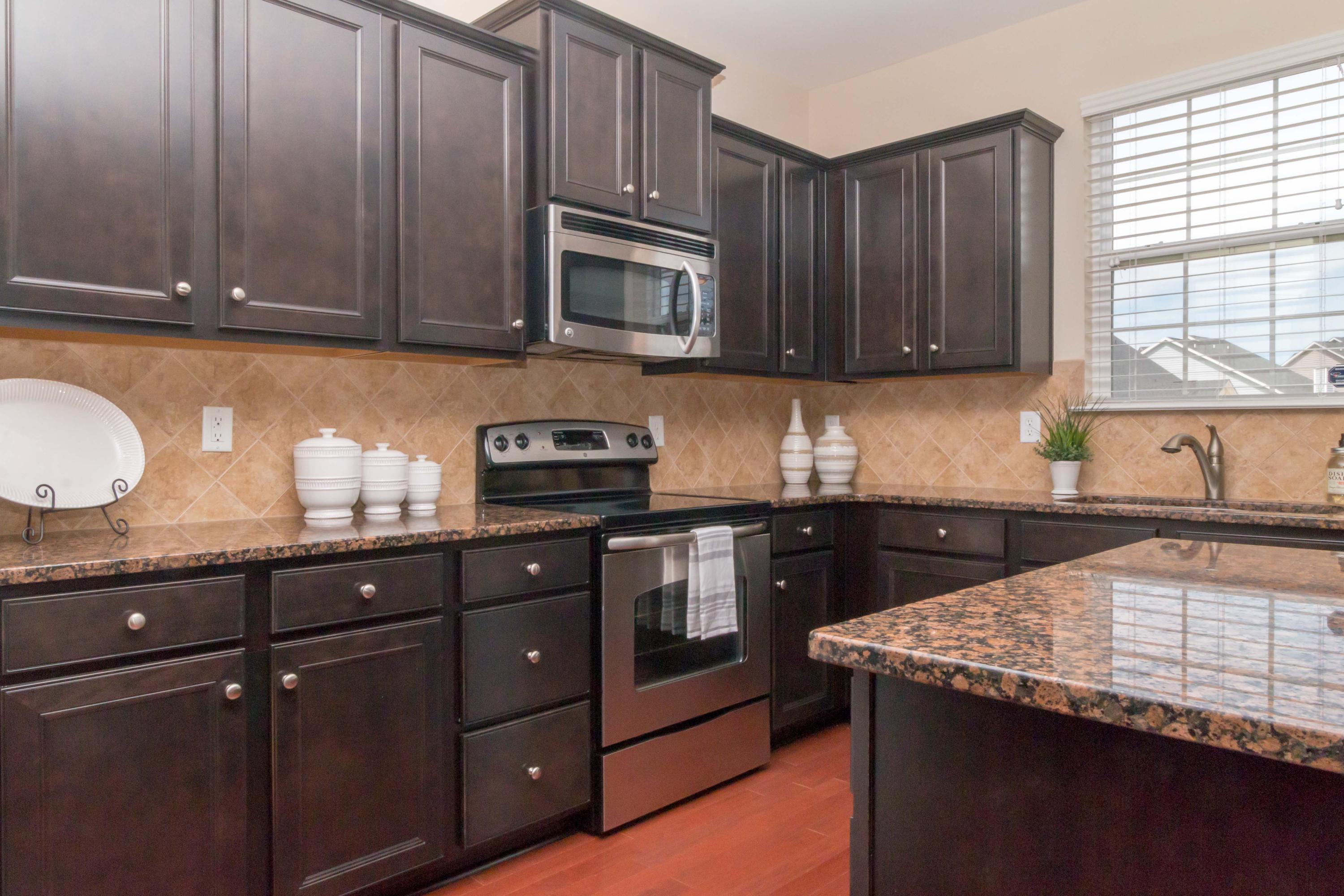152 Royal Star Road Summerville, SC 29486 - Photo 7 of 34 UPGRADED KITCHEN
