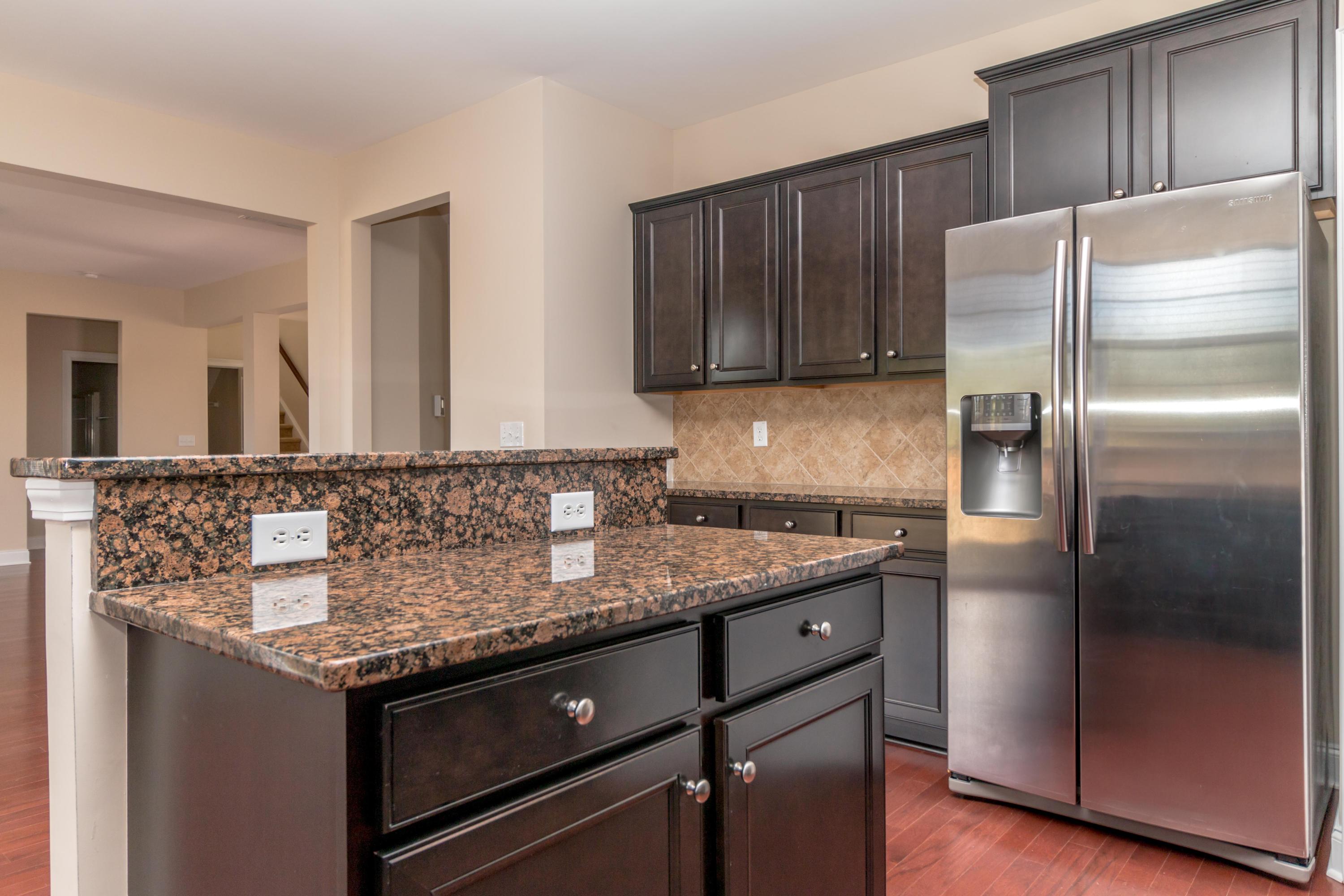 152 Royal Star Road Summerville, SC 29486 - Photo 8 of 34 GRANITE COUNTER AND STAINLESS APPLIANCES