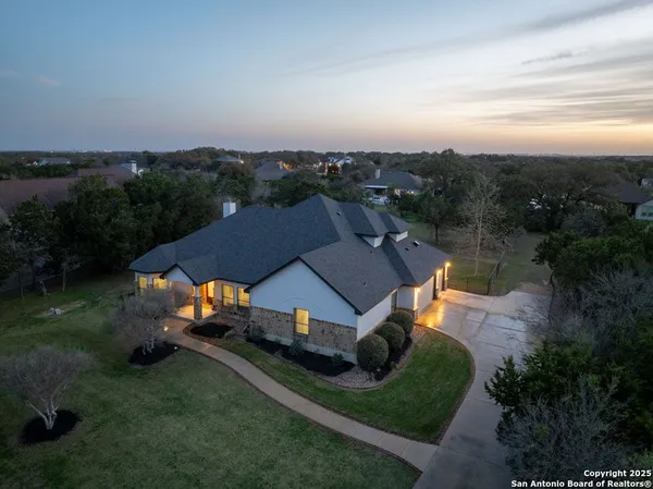$814,999 | 750 Cambridge Drive, New Braunfels, TX 78132
