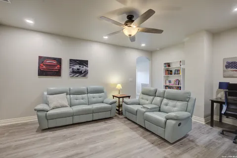 $838,000 | 750 Cambridge Drive, New Braunfels, TX 78132