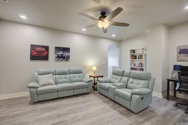 $814,999 | 750 Cambridge Drive, New Braunfels, TX 78132