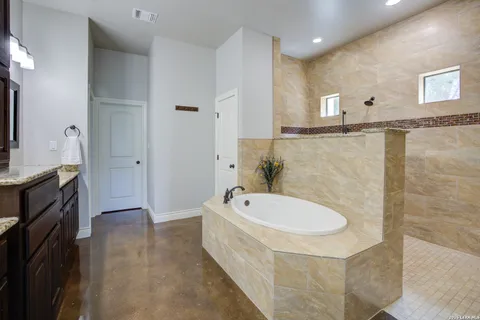 $838,000 | 750 Cambridge Drive, New Braunfels, TX 78132