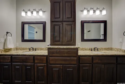 $838,000 | 750 Cambridge Drive, New Braunfels, TX 78132