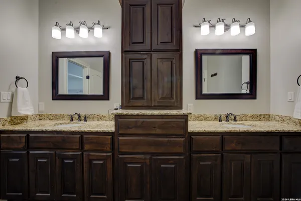 $814,999 | 750 Cambridge Drive, New Braunfels, TX 78132