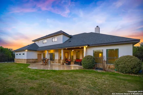 $838,000 | 750 Cambridge Drive, New Braunfels, TX 78132
