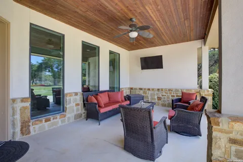 $838,000 | 750 Cambridge Drive, New Braunfels, TX 78132