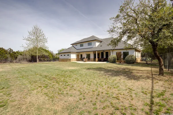 $814,999 | 750 Cambridge Drive, New Braunfels, TX 78132