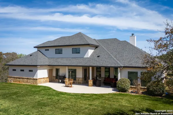 $814,999 | 750 Cambridge Drive, New Braunfels, TX 78132