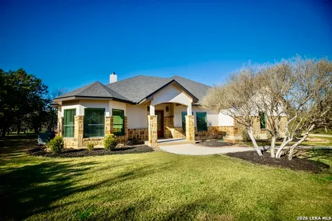 $799,000 | 750 Cambridge Drive, New Braunfels, TX 78132