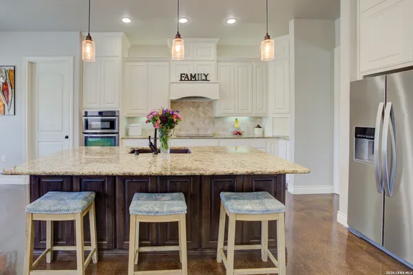 $814,999 | 750 Cambridge Drive, New Braunfels, TX 78132