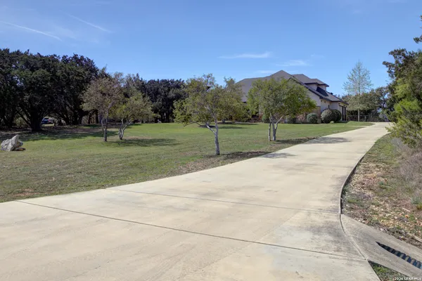 $814,999 | 750 Cambridge Drive, New Braunfels, TX 78132