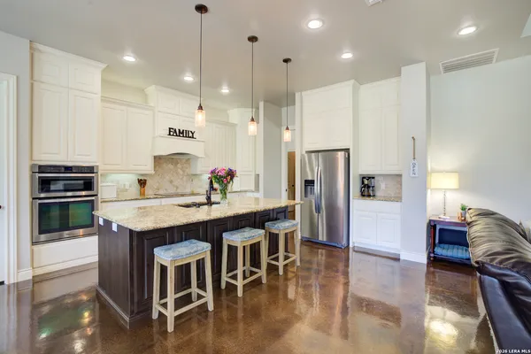 $814,999 | 750 Cambridge Drive, New Braunfels, TX 78132