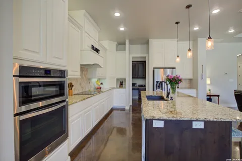 $838,000 | 750 Cambridge Drive, New Braunfels, TX 78132