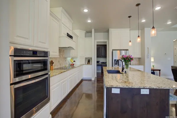 $814,999 | 750 Cambridge Drive, New Braunfels, TX 78132