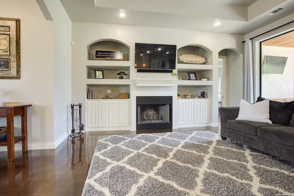 $814,999 | 750 Cambridge Drive, New Braunfels, TX 78132