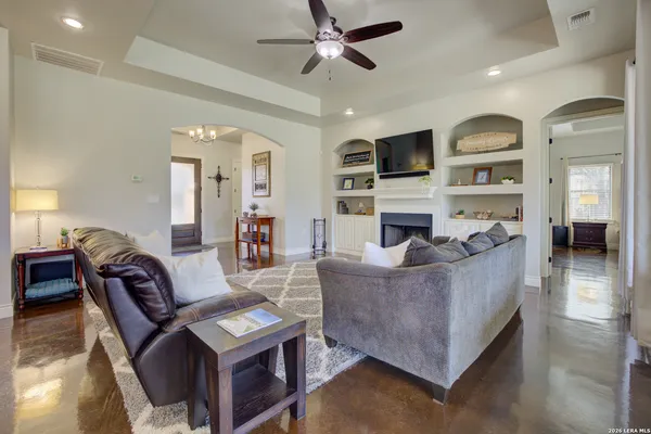 $814,999 | 750 Cambridge Drive, New Braunfels, TX 78132