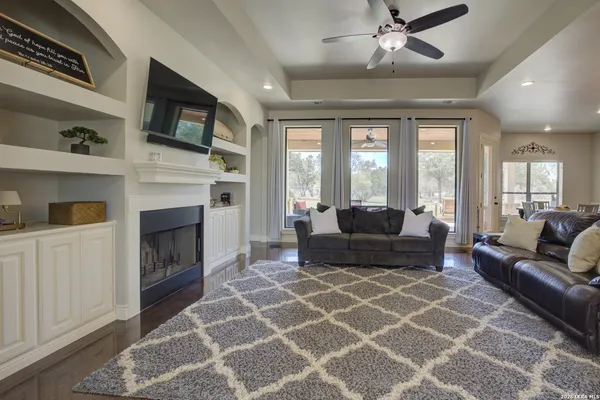 $814,999 | 750 Cambridge Drive, New Braunfels, TX 78132