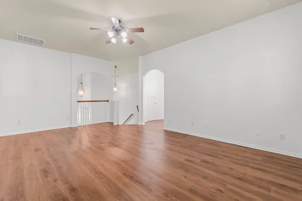 $3,800 | 10 Majolica Place, The Woodlands, TX 77382