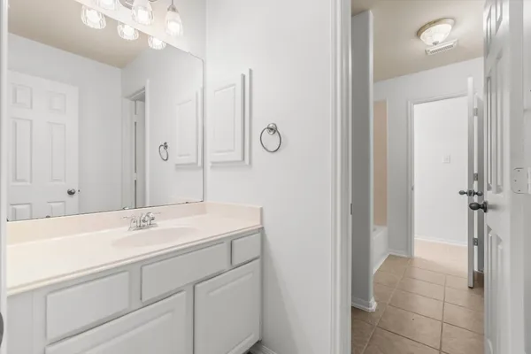 $3,800 | 10 Majolica Place, The Woodlands, TX 77382