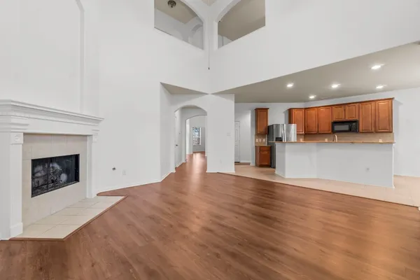 $3,800 | 10 Majolica Place, The Woodlands, TX 77382