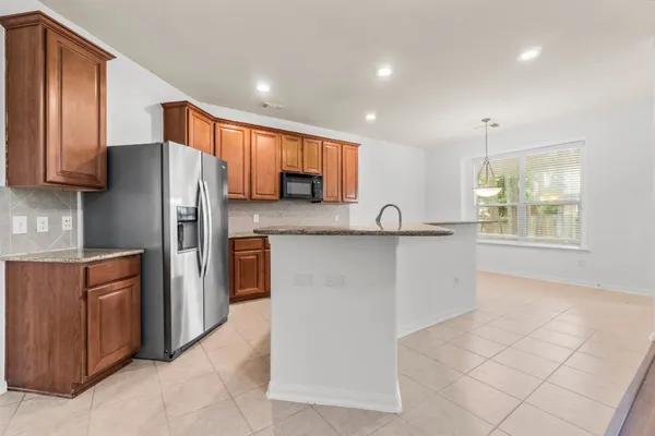 $3,800 | 10 Majolica Place, The Woodlands, TX 77382