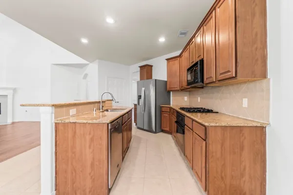 $3,800 | 10 Majolica Place, The Woodlands, TX 77382