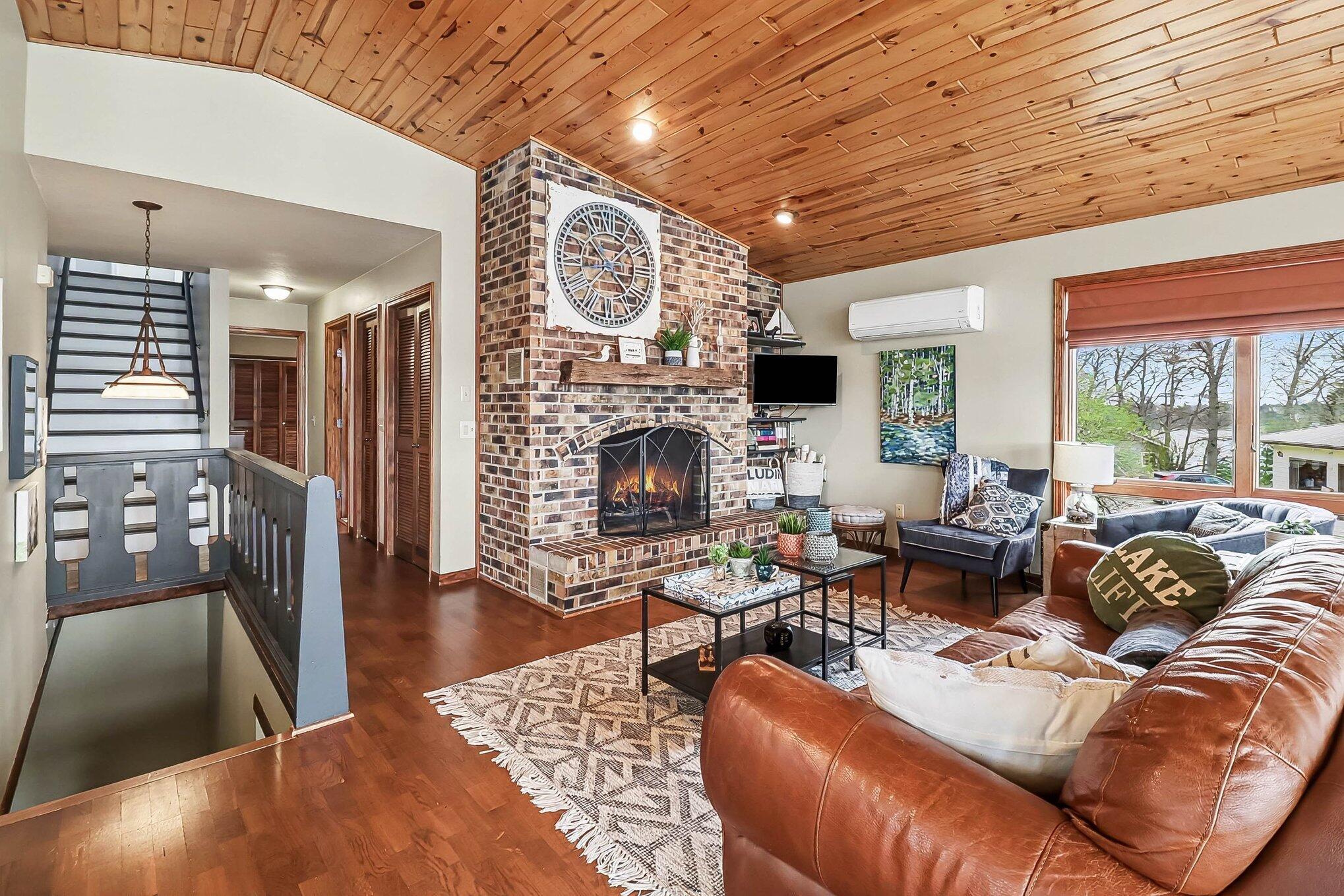 1726 West Chilberg Road Scottville, MI 49454 - Photo 12 of 33 Living Area